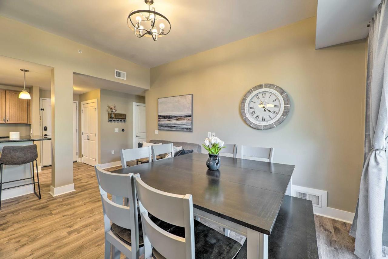 Grand Haven Condo - Walk To Nearby Hot Spots! Exterior photo