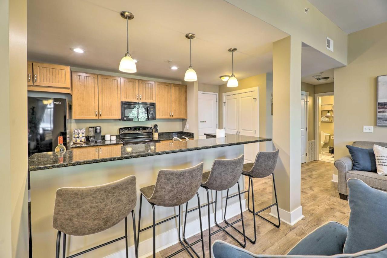 Grand Haven Condo - Walk To Nearby Hot Spots! Exterior photo